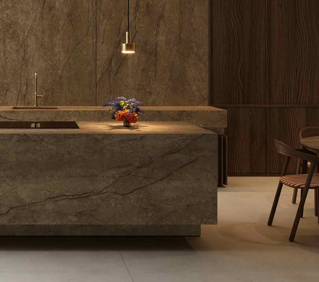 Kitchen island in ĒCLOS mineral surface by Cosentino
